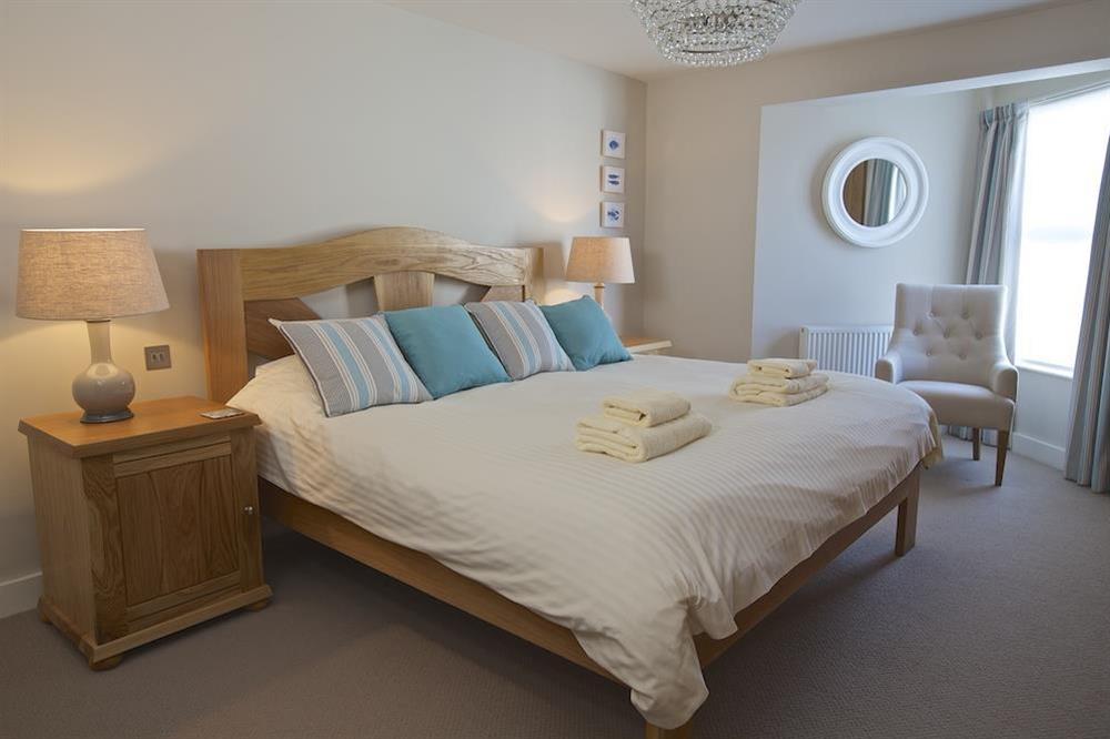 Family suite with super-King size bed at 2 Hamstone Court in , Salcombe