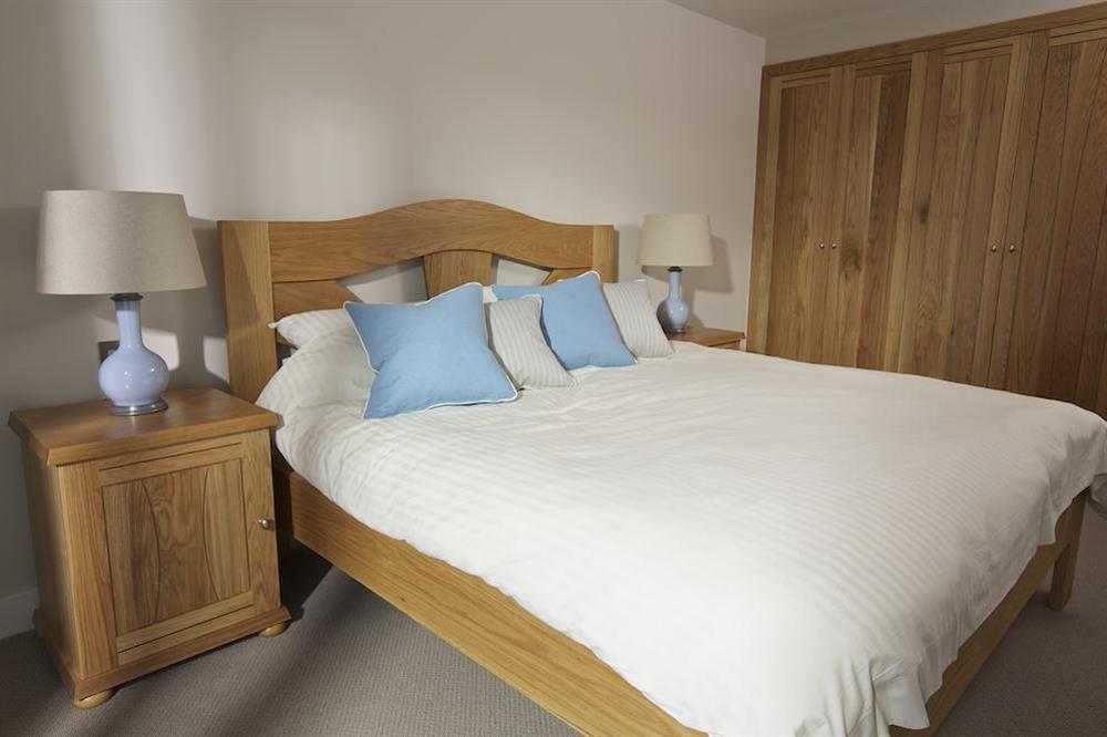 Second double bedroom with super-King size bed at 2 Hamstone Court in , Salcombe