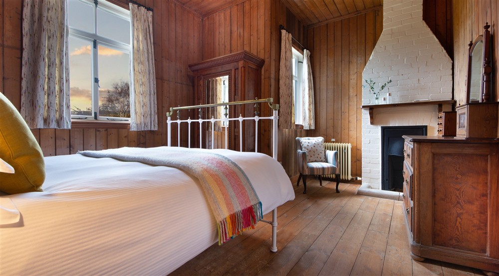 The double bedroom (photo 2) at 2 Heathland Cottages in Corfe Castle, Dorset