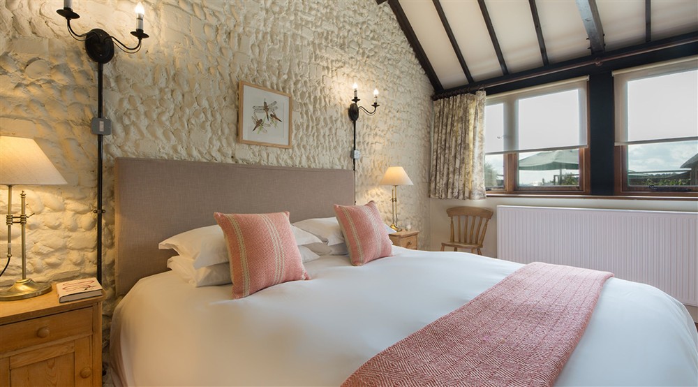 The double bedroom (photo 2) at 2 Horsey Barns in Horsey, Norfolk