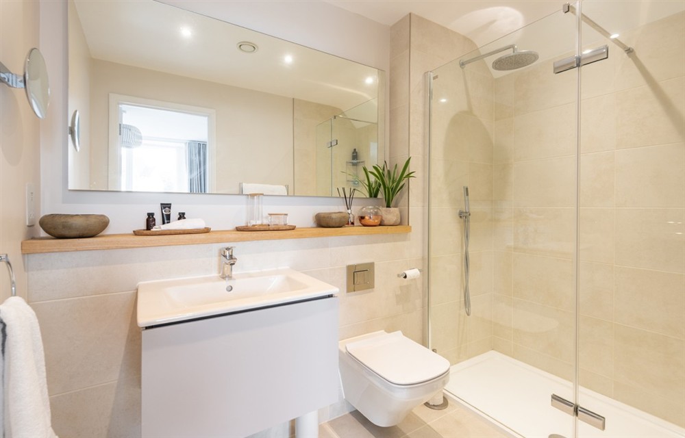 Bathroom at 2 Island Place (Harbour Lights) in Salcombe