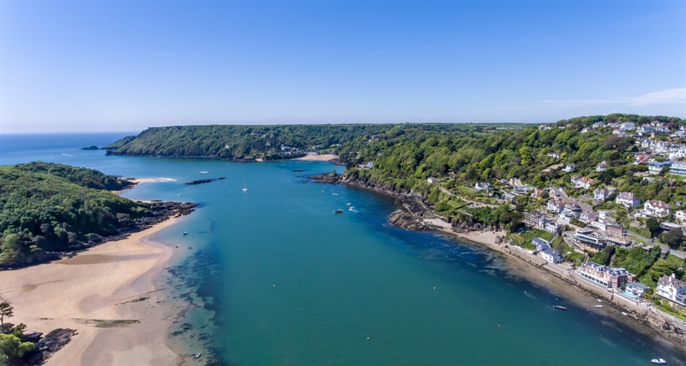Photo of 2 Island Place (Harbour Lights) (photo 7) at 2 Island Place (Harbour Lights) in Salcombe