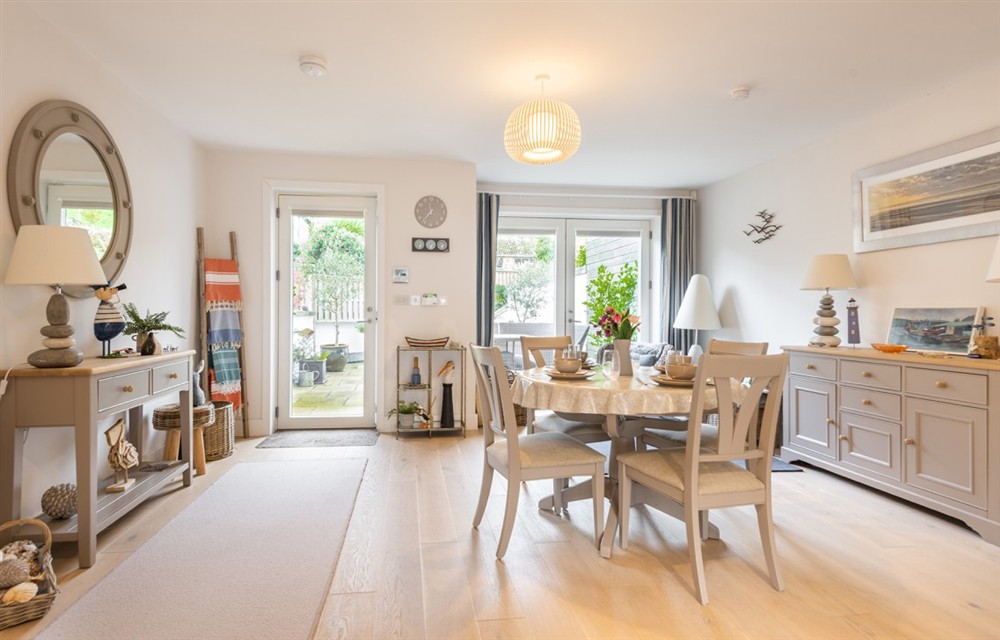 The dining area at 2 Island Place (Harbour Lights) in Salcombe