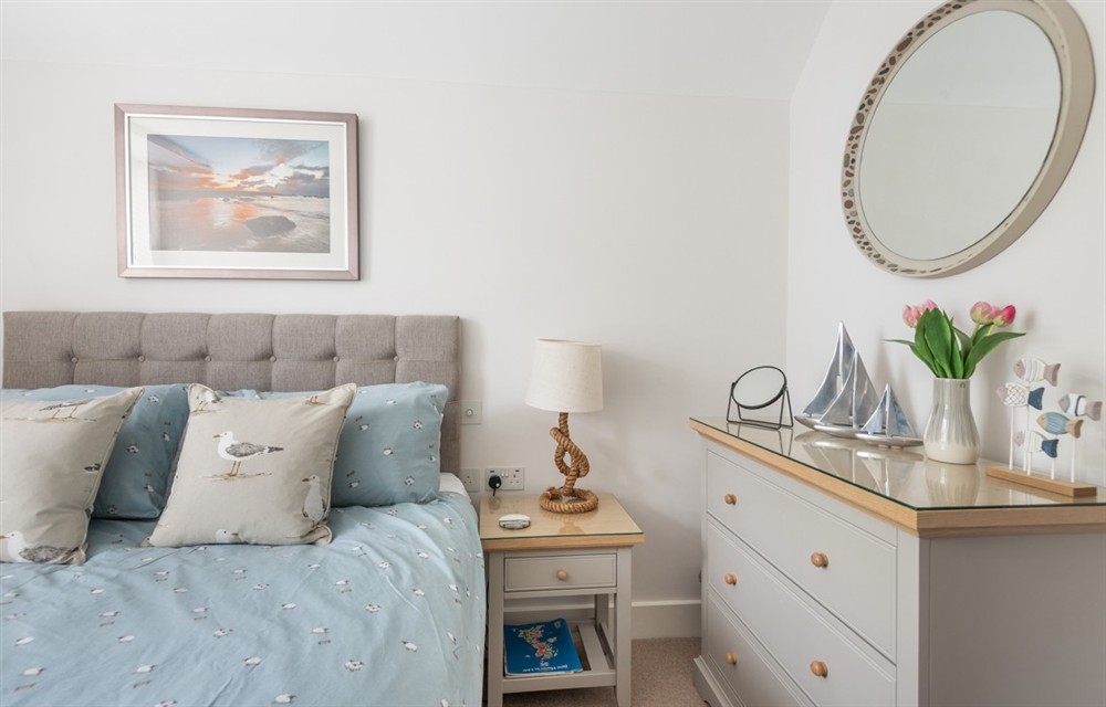 This is a bedroom (photo 4) at 2 Island Place (Harbour Lights) in Salcombe