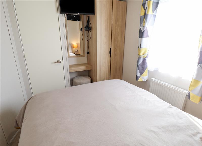 One of the 3 bedrooms at 2 Kestrel Close, Tattershall