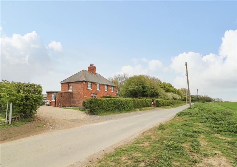 The setting around 2 Lane End Cottages