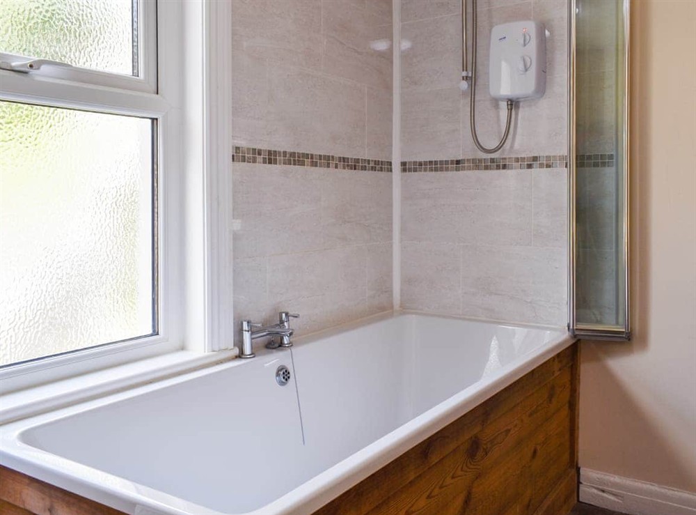 Bathroom (photo 2) at 2 Le Dorney Villa in Par, Cornwall