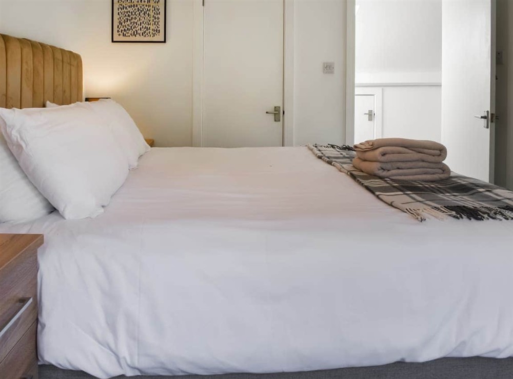 Double bedroom (photo 3) at 2 Le Dorney Villa in Par, Cornwall