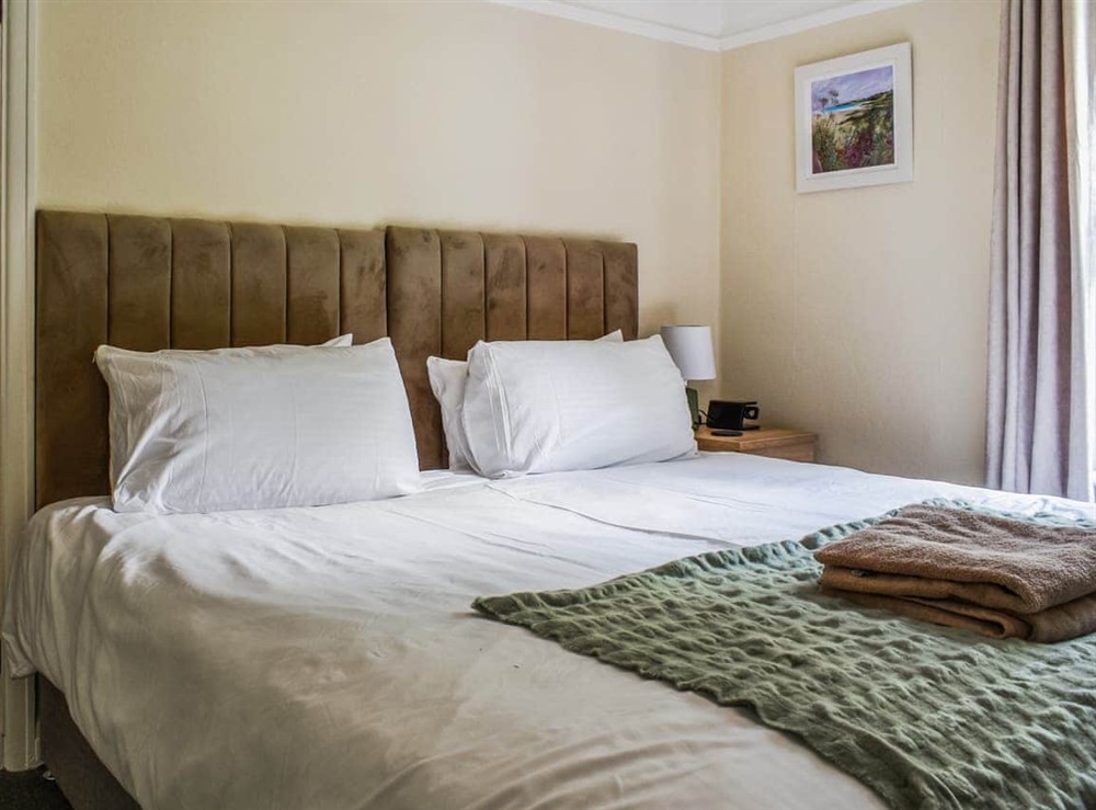 Double bedroom (photo 6) at 2 Le Dorney Villa in Par, Cornwall