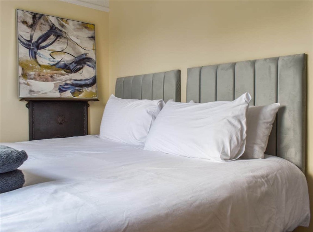 Double bedroom (photo 7) at 2 Le Dorney Villa in Par, Cornwall