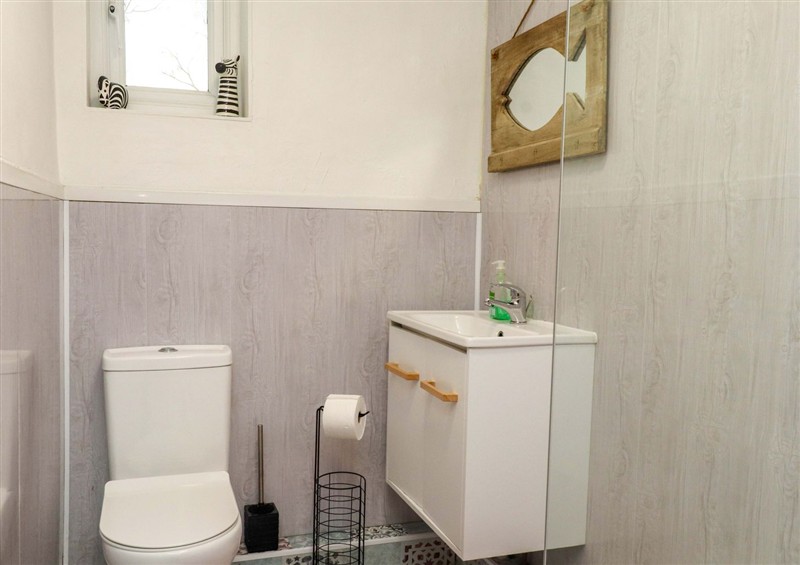 Bathroom at 2 Llainwen, Pencarnisiog near Rhosneigr