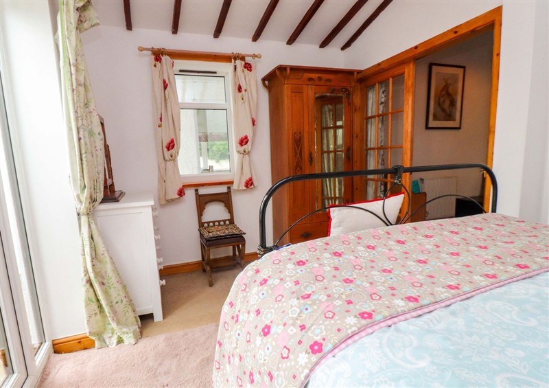 Bedroom (photo 2) at 2 Llainwen, Pencarnisiog near Rhosneigr