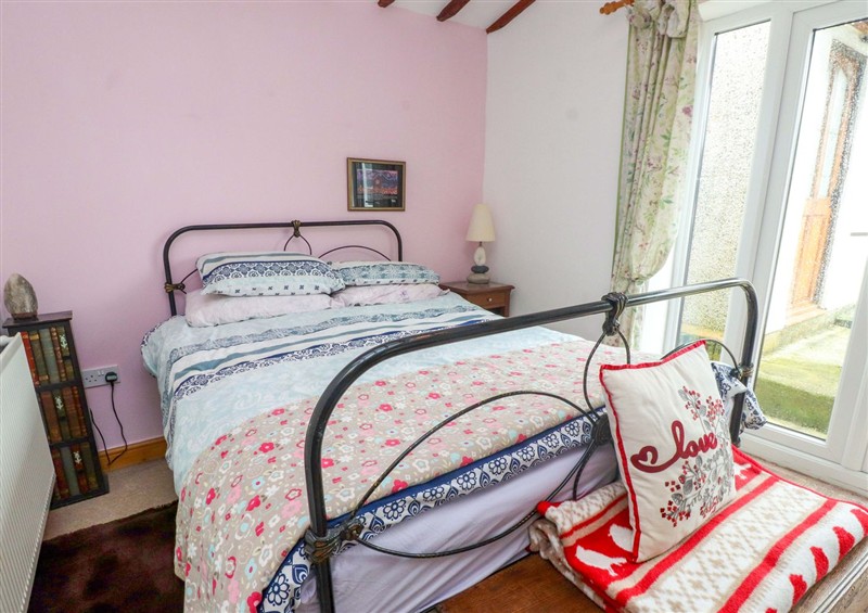 One of the 2 bedrooms (photo 2) at 2 Llainwen, Pencarnisiog near Rhosneigr