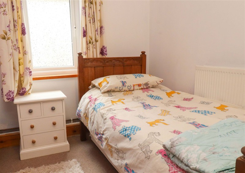 One of the bedrooms at 2 Llainwen, Pencarnisiog near Rhosneigr