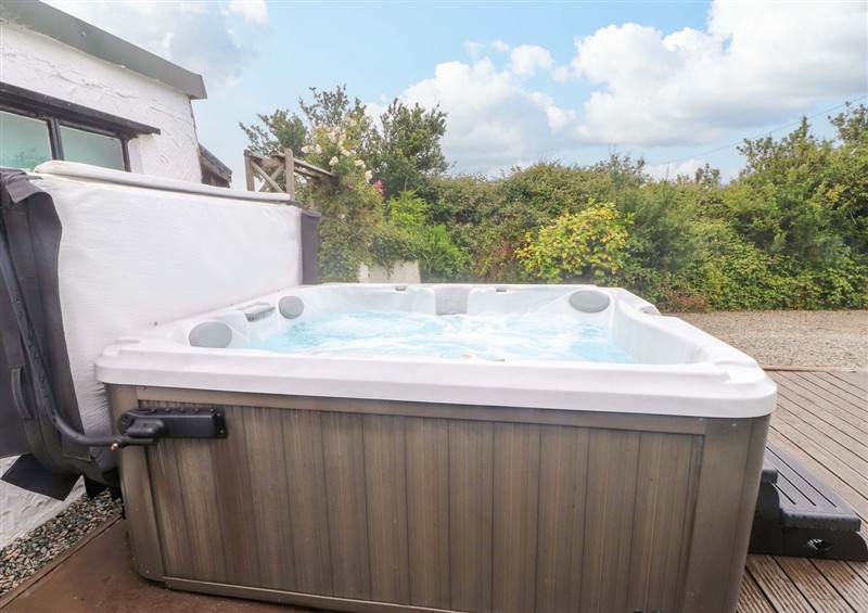 Relax in the hot tub at 2 Llainwen, Pencarnisiog near Rhosneigr