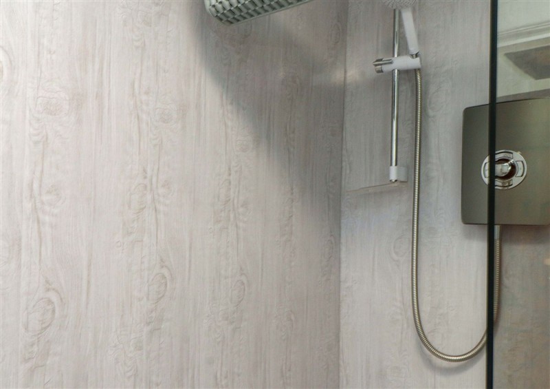The bathroom at 2 Llainwen, Pencarnisiog near Rhosneigr