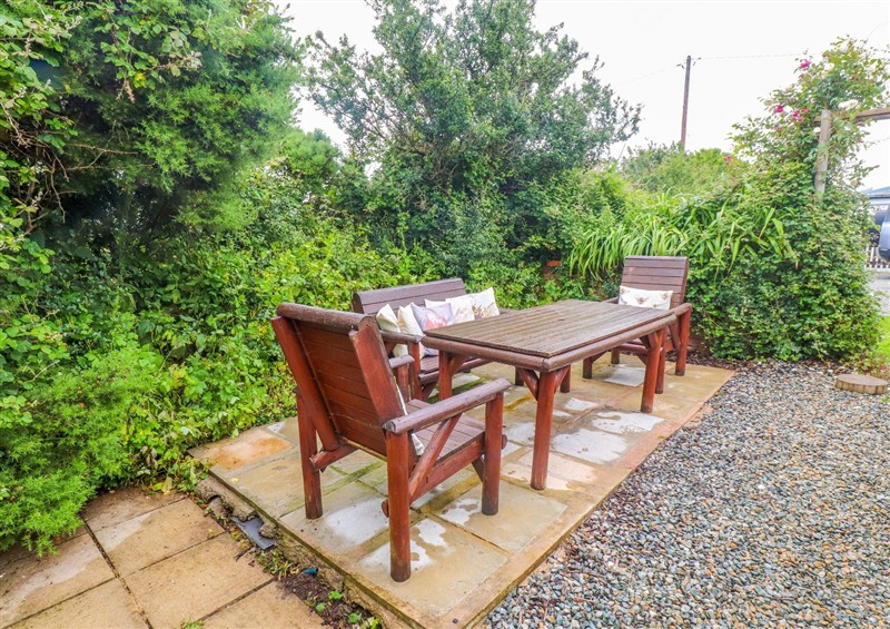 The garden at 2 Llainwen, Pencarnisiog near Rhosneigr