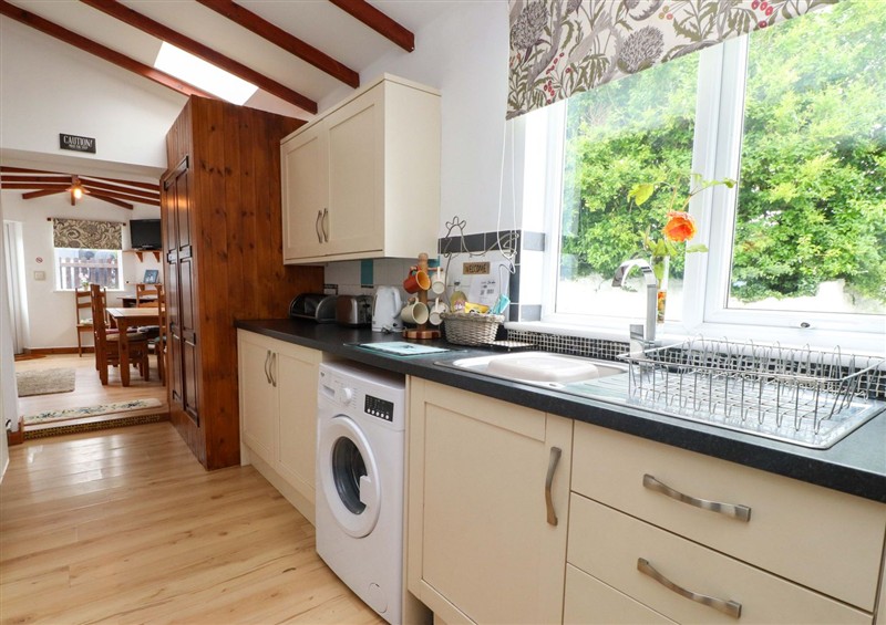 The kitchen at 2 Llainwen, Pencarnisiog near Rhosneigr