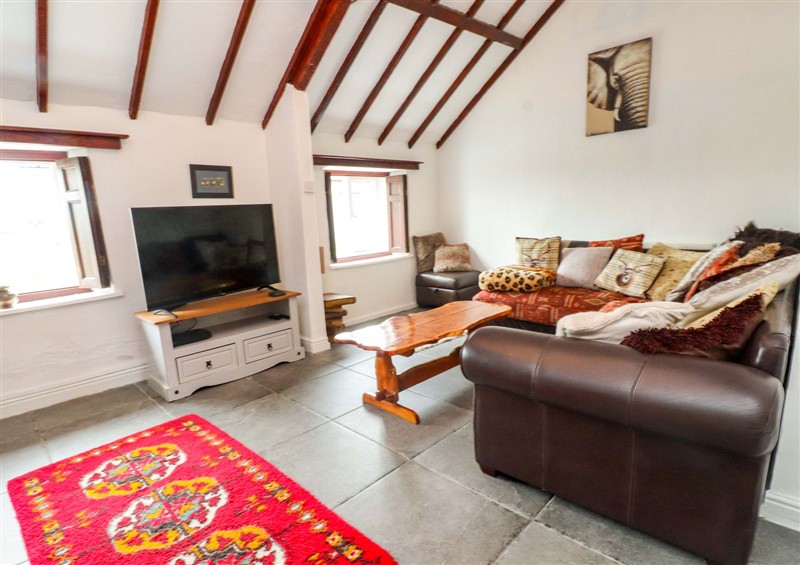 The living area at 2 Llainwen, Pencarnisiog near Rhosneigr