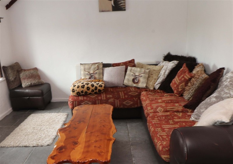 The living room (photo 2) at 2 Llainwen, Pencarnisiog near Rhosneigr