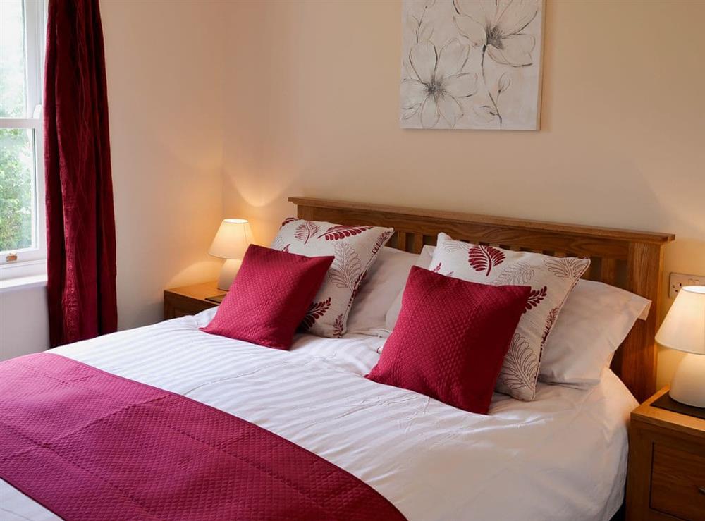 Comfortable bedroom with kingsize bed at 2 Lonsdale House in Keswick, Angus