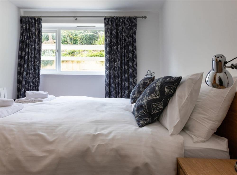 Peaceful double bedroom at 2 Lyndhurst in Salcombe, Devon