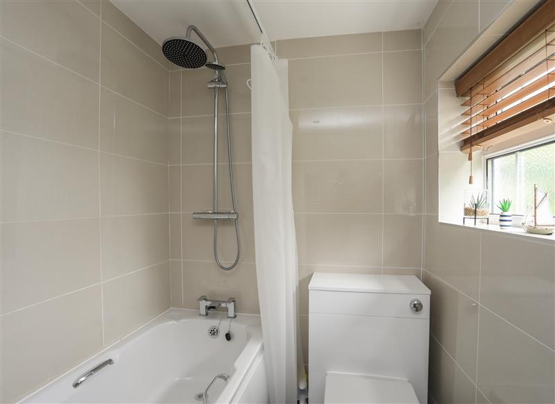 The bathroom at 2 Morfa View, Conwy
