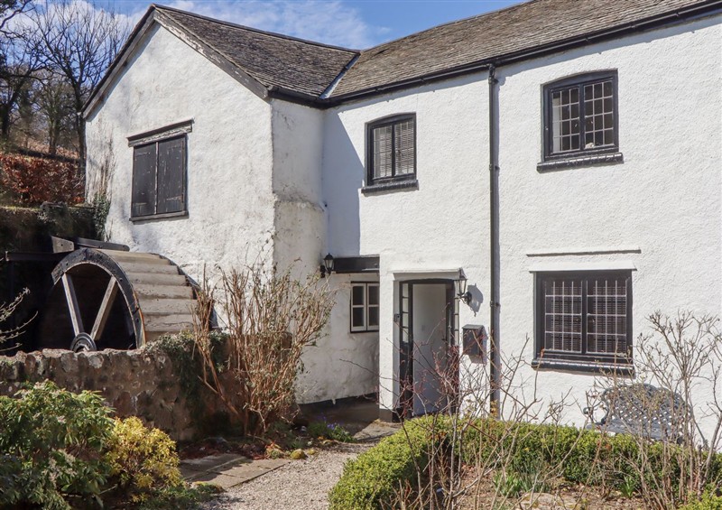 The setting of 2 New Mill Cottages