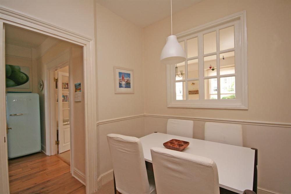 Dining area at 2 North Crest House in Allenhayes Road, Salcombe