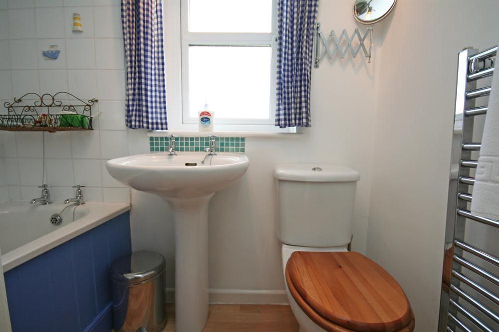 Family bathroom at 2 North Crest House in Allenhayes Road, Salcombe