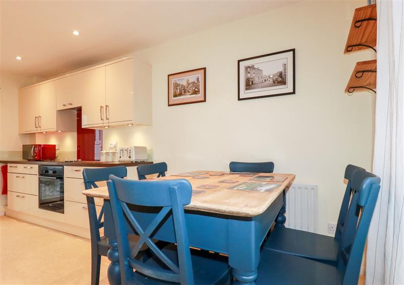 The dining area at 2 Old Talbot Cottages, Lostwithiel