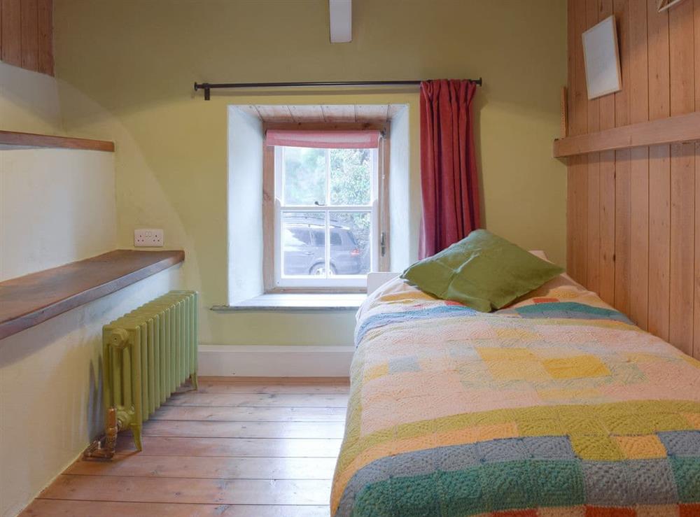 Good-sized twin bedroom at 2 Penrhiw in Abercych, near Newcastle Emlyn, Dyfed