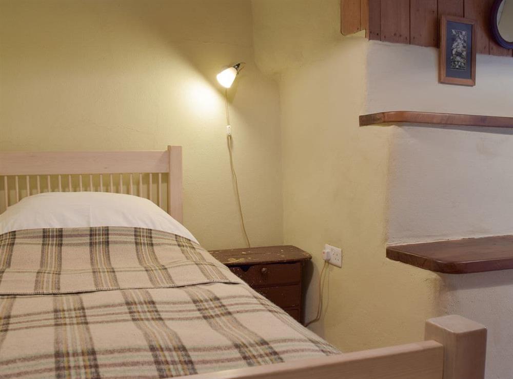 Relaxing twin bedroom at 2 Penrhiw in Abercych, near Newcastle Emlyn, Dyfed