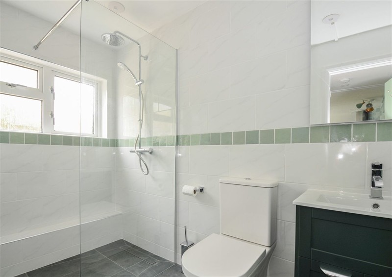 The bathroom at 2 Porthilly Cottages, Rock