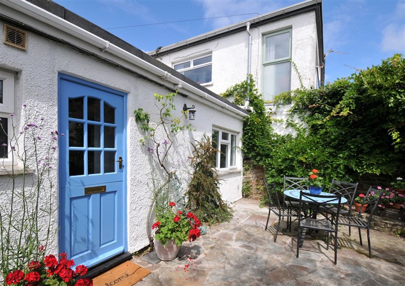The setting (photo 2) at 2 Porthilly Cottages, Rock