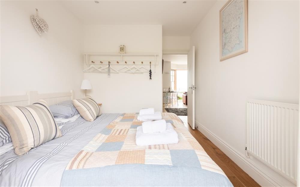 Twin bedroom with 3 ft single beds at 2 Prospect House in Hallsands