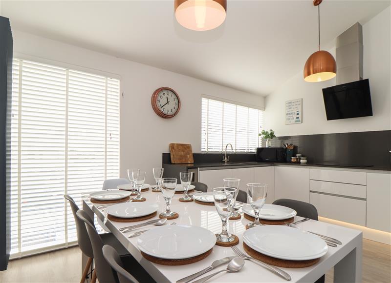 The dining room at 2 Quay Court, Newquay