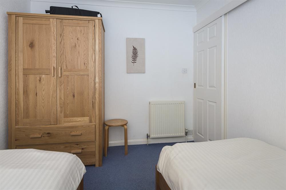 Twin bedroom with two single beds (photo 2) at 2 Rockmount in Knowle Road, Salcombe