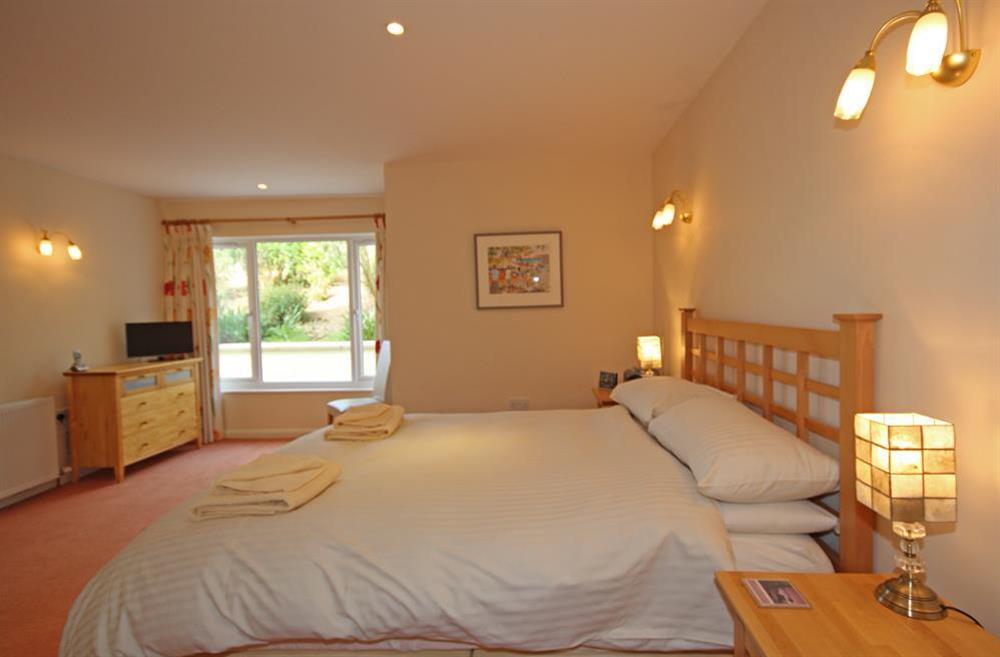 En suite master bedroom with King size bed (photo 2) at 2 Sea Gardens in Hope Cove, Nr Kingsbridge
