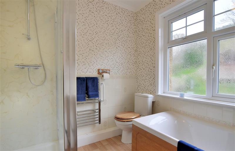 The bathroom at 2 Southcombe Terrace, Axmouth