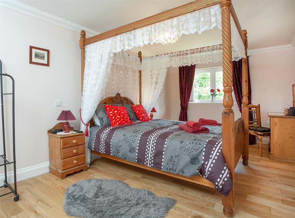 Double bedroom at 2 The Follys in Abbotskerswell, near Newton Abbot, Devon