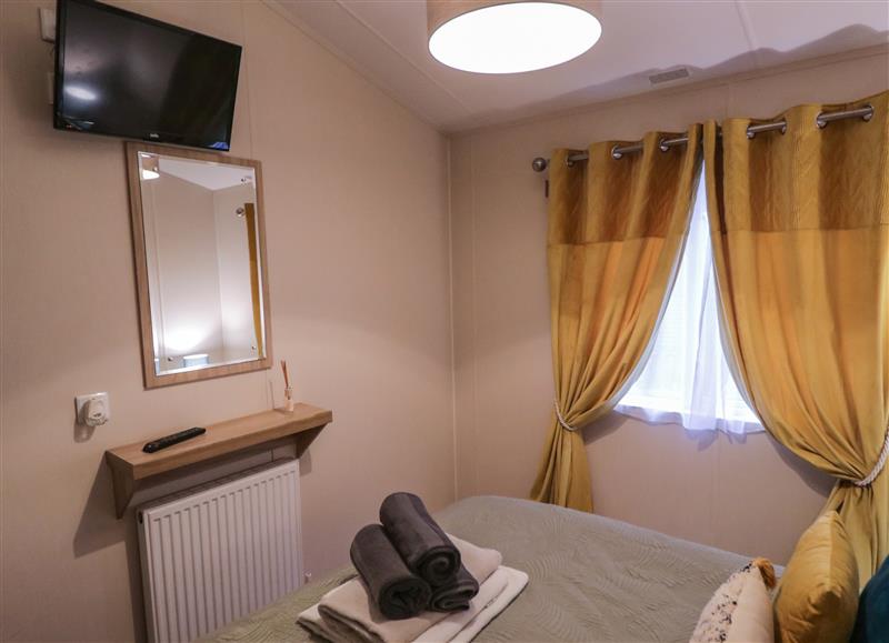 This is a bedroom at 2 The Green, Tattershall Lakes Country Park