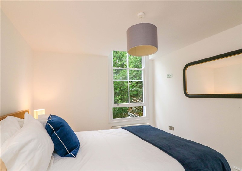 A bedroom in 2 The Old School House at 2 The Old School House, Dartmouth