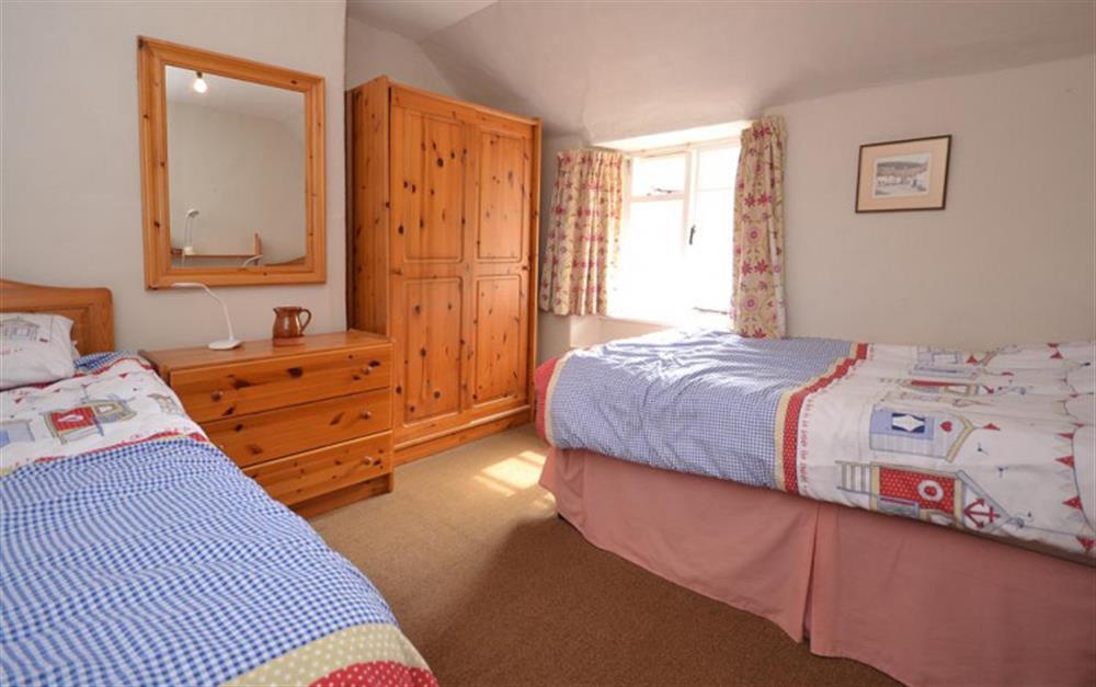 The twin bedroom at 2 The Square in Hope Cove