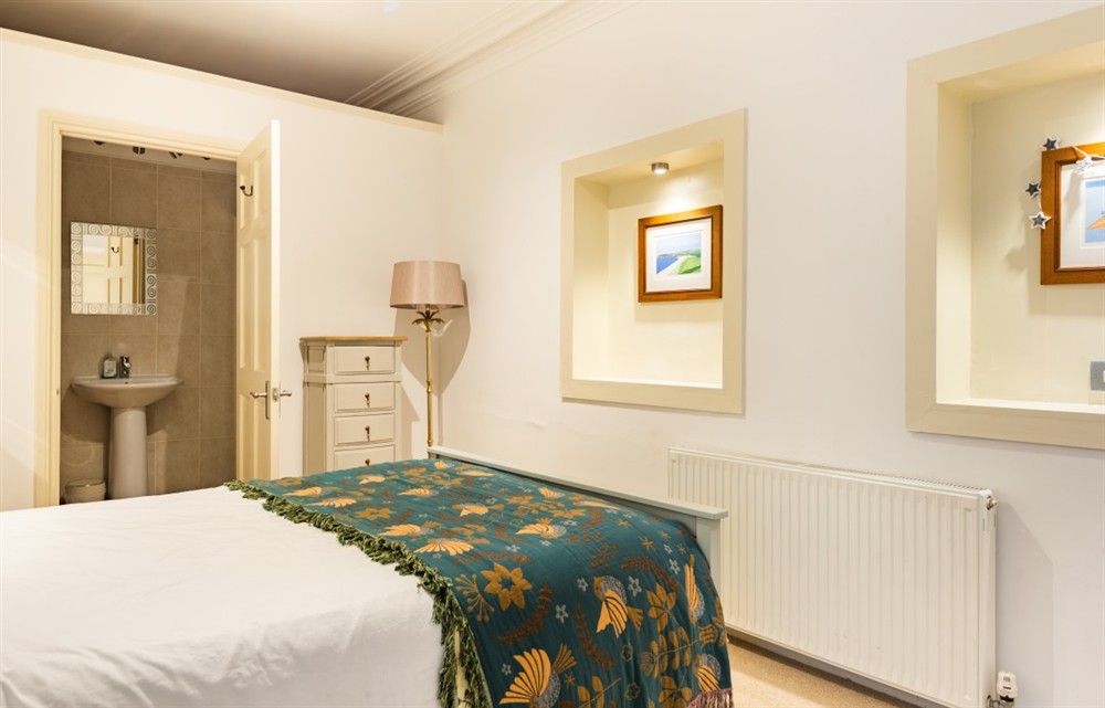 A bedroom in 2 Thurlestone Court (photo 2) at 2 Thurlestone Court in Dartmouth