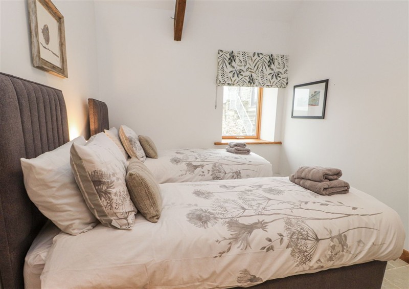 A bedroom in 2 Trem Y Mor at 2 Trem Y Mor, Llanfwrog near Llanfachraeth