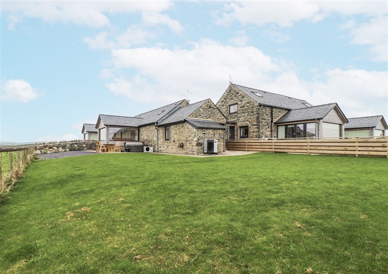 This is the setting of 2 Trem Y Mor (photo 2) at 2 Trem Y Mor, Llanfwrog near Llanfachraeth