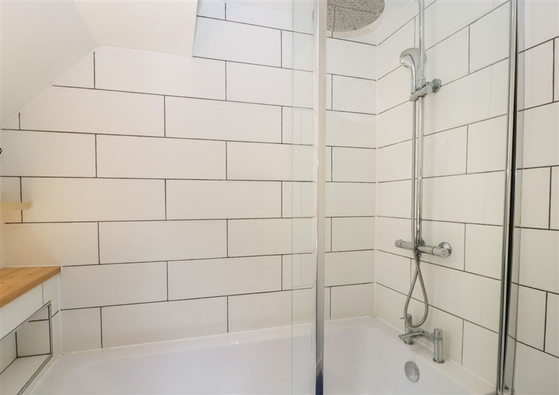 Bathroom at 20 Honeycroft, Bourton-On-The-Water