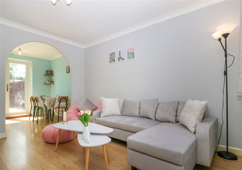 The living room (photo 2) at 20 Honeycroft, Bourton-On-The-Water