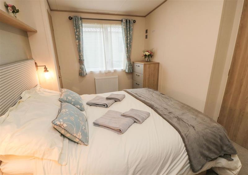 This is a bedroom (photo 2) at 20 Wolds View, East Heslerton near West Heslerton